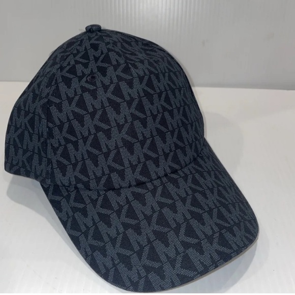 Michael Kors Logo Signature Hat - Picture 3 of 6